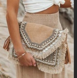 NWOT SHASHI Leela Natural Clutch/Crossbody Bag Ivory White Boho Tassel